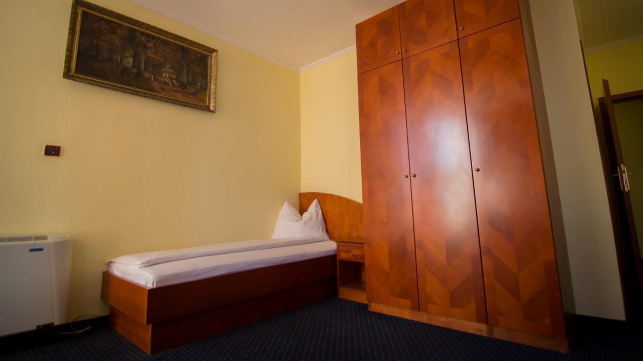 Hotel Ana กอสปิช ภายนอก รูปภาพ