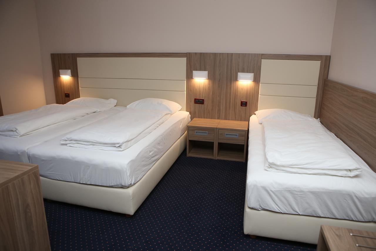 Hotel Ana กอสปิช ภายนอก รูปภาพ