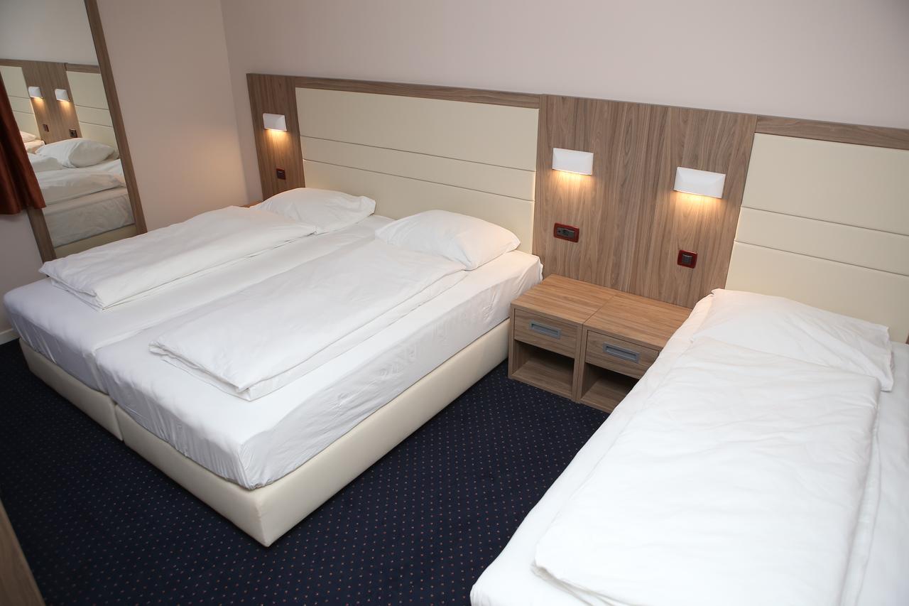 Hotel Ana กอสปิช ภายนอก รูปภาพ