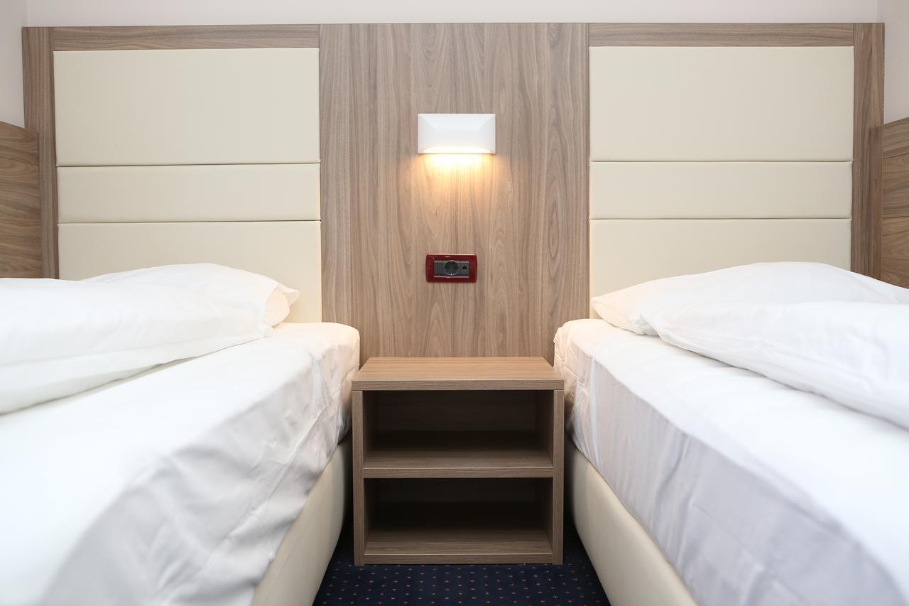 Hotel Ana กอสปิช ภายนอก รูปภาพ