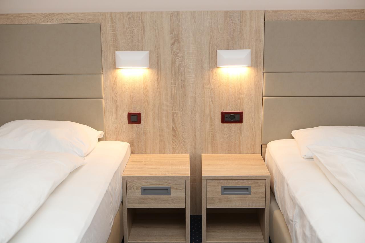 Hotel Ana กอสปิช ภายนอก รูปภาพ