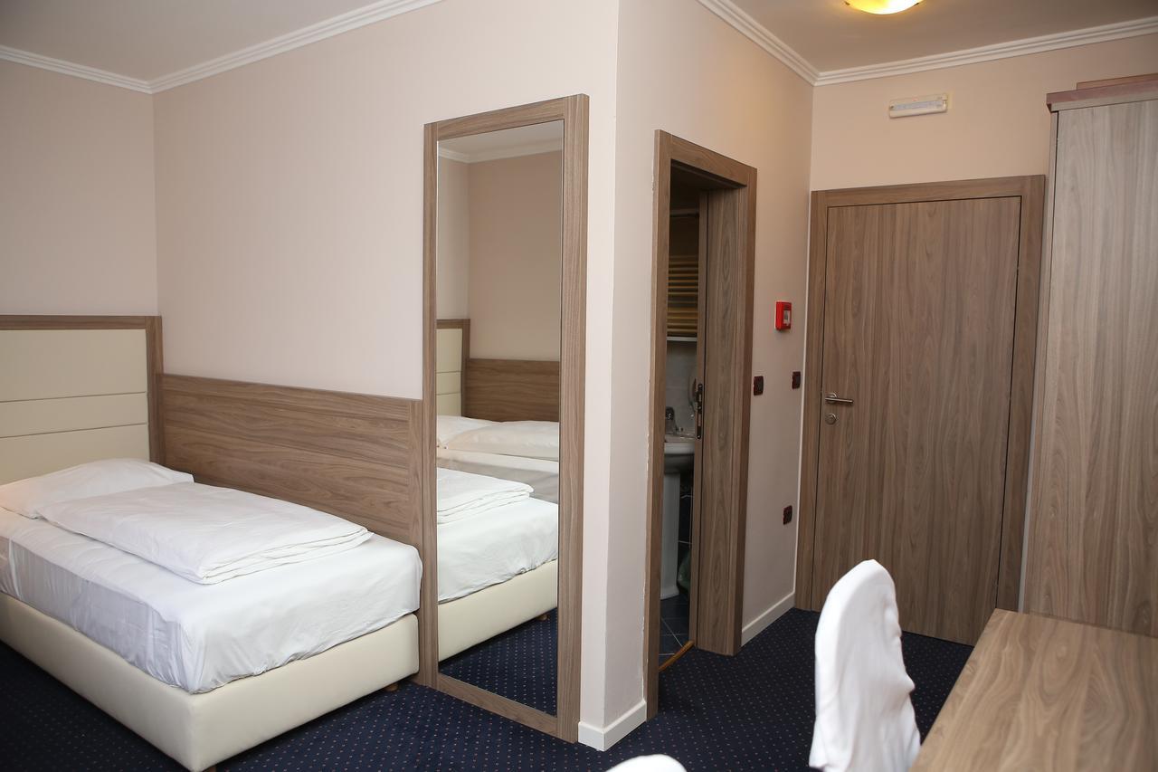 Hotel Ana กอสปิช ภายนอก รูปภาพ