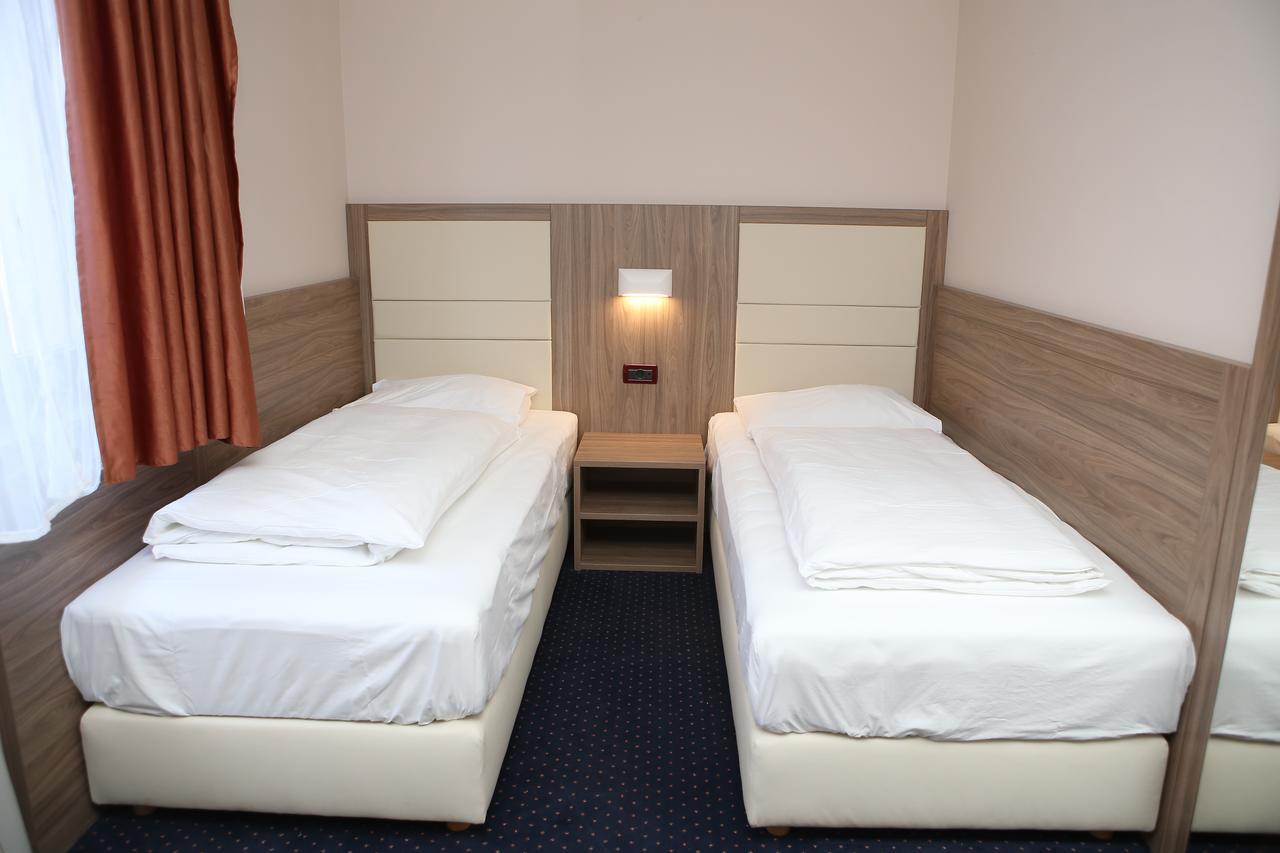 Hotel Ana กอสปิช ภายนอก รูปภาพ